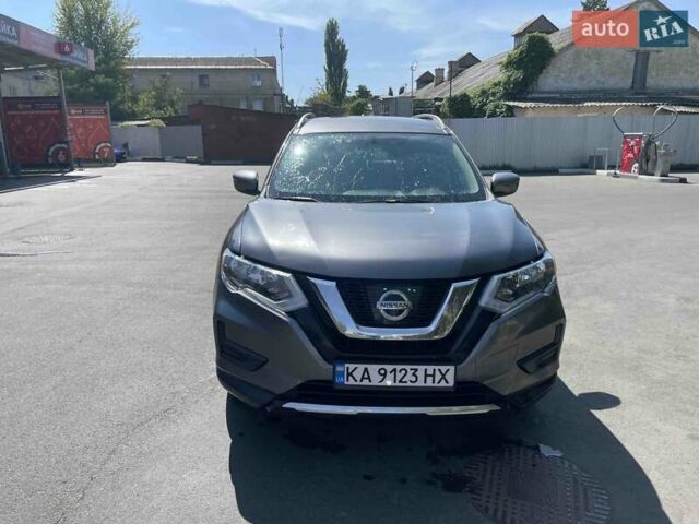 Серый Ниссан Rogue, объемом двигателя 2.49 л и пробегом 180 тыс. км за 15200 $, фото 1 на Automoto.ua
