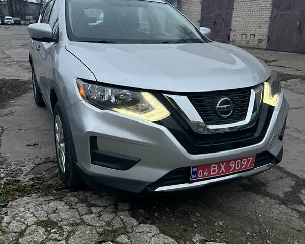 Серый Ниссан Rogue, объемом двигателя 2.5 л и пробегом 143 тыс. км за 13500 $, фото 1 на Automoto.ua