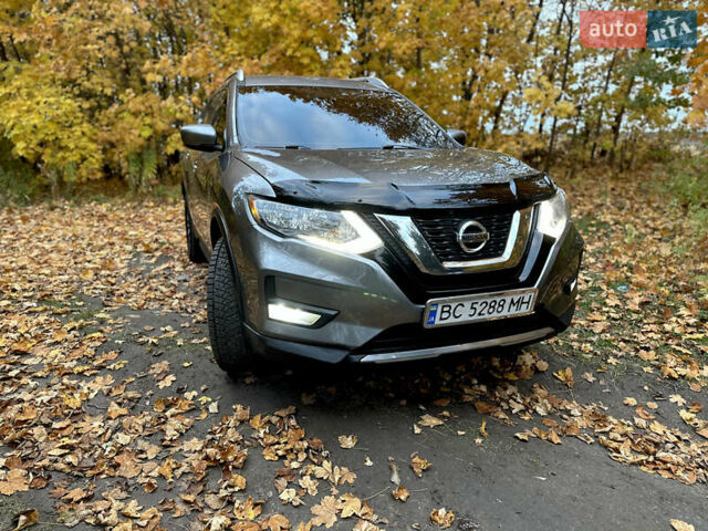 Серый Ниссан Rogue, объемом двигателя 2.49 л и пробегом 180 тыс. км за 13300 $, фото 1 на Automoto.ua