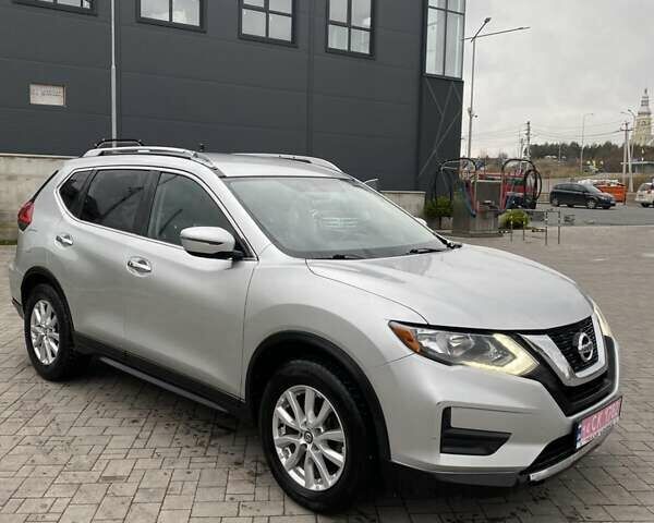 Серый Ниссан Rogue, объемом двигателя 2.5 л и пробегом 137 тыс. км за 10999 $, фото 1 на Automoto.ua