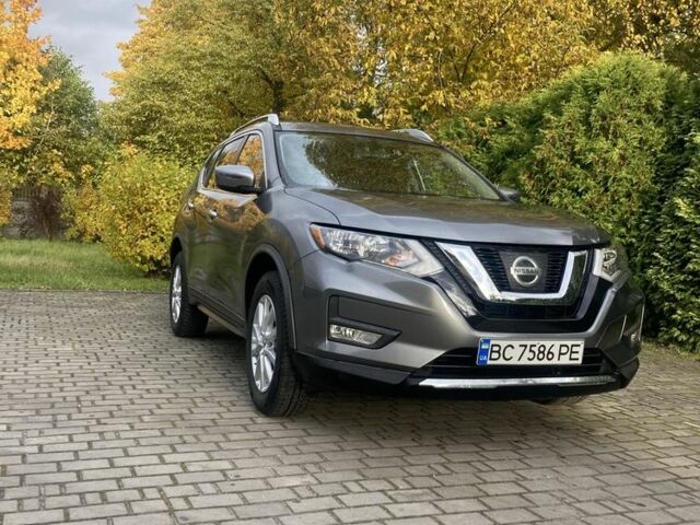 Серый Ниссан Rogue, объемом двигателя 2.5 л и пробегом 71 тыс. км за 15000 $, фото 1 на Automoto.ua