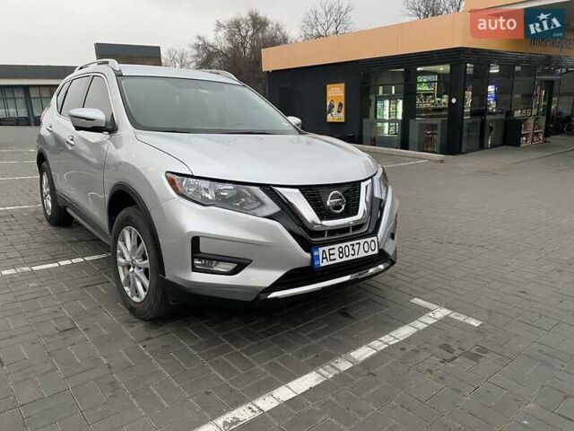 Сірий Ніссан Rogue, об'ємом двигуна 2.49 л та пробігом 93 тис. км за 17000 $, фото 1 на Automoto.ua