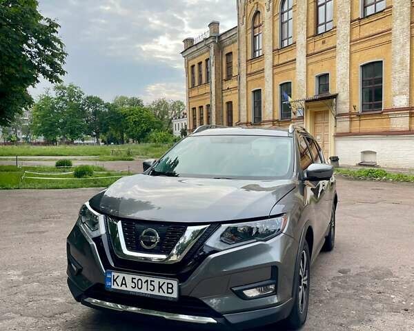 Серый Ниссан Rogue, объемом двигателя 2.49 л и пробегом 167 тыс. км за 15900 $, фото 1 на Automoto.ua