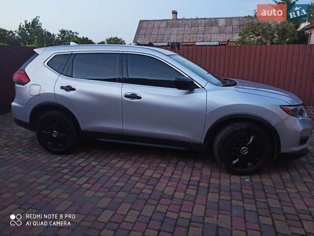 Серый Ниссан Rogue, объемом двигателя 2.5 л и пробегом 160 тыс. км за 12000 $, фото 1 на Automoto.ua