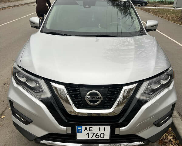 Сірий Ніссан Rogue, об'ємом двигуна 2.49 л та пробігом 160 тис. км за 15000 $, фото 1 на Automoto.ua