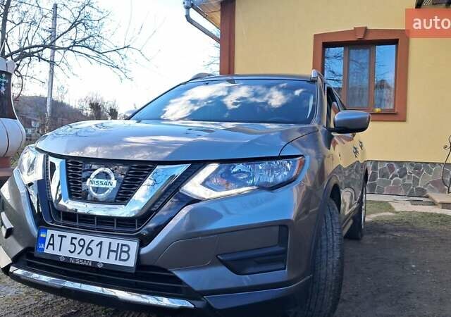 Серый Ниссан Rogue, объемом двигателя 2.49 л и пробегом 70 тыс. км за 15555 $, фото 1 на Automoto.ua