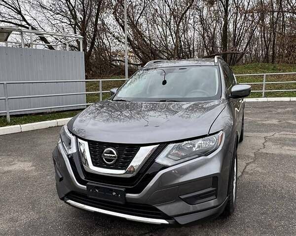 Серый Ниссан Rogue, объемом двигателя 2.49 л и пробегом 128 тыс. км за 14950 $, фото 1 на Automoto.ua