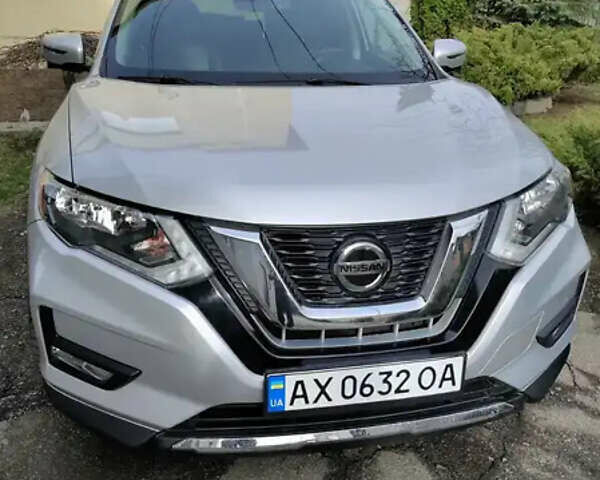 Серый Ниссан Rogue, объемом двигателя 2.49 л и пробегом 162 тыс. км за 14000 $, фото 1 на Automoto.ua