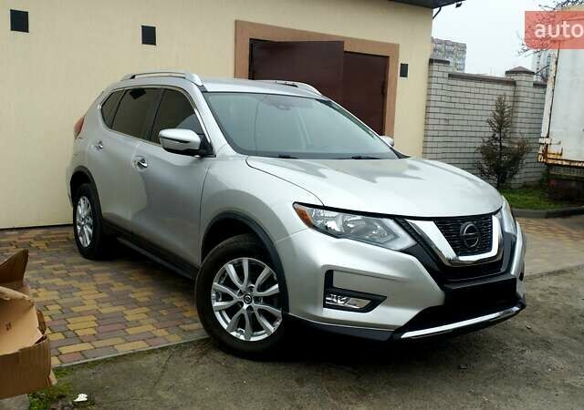 Серый Ниссан Rogue, объемом двигателя 2.49 л и пробегом 120 тыс. км за 15999 $, фото 1 на Automoto.ua