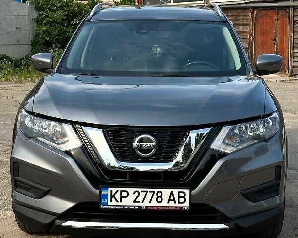 Серый Ниссан Rogue, объемом двигателя 2.5 л и пробегом 155 тыс. км за 10000 $, фото 1 на Automoto.ua