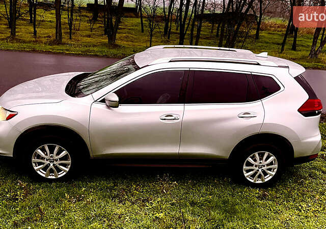 Серый Ниссан Rogue, объемом двигателя 2.49 л и пробегом 56 тыс. км за 17499 $, фото 1 на Automoto.ua