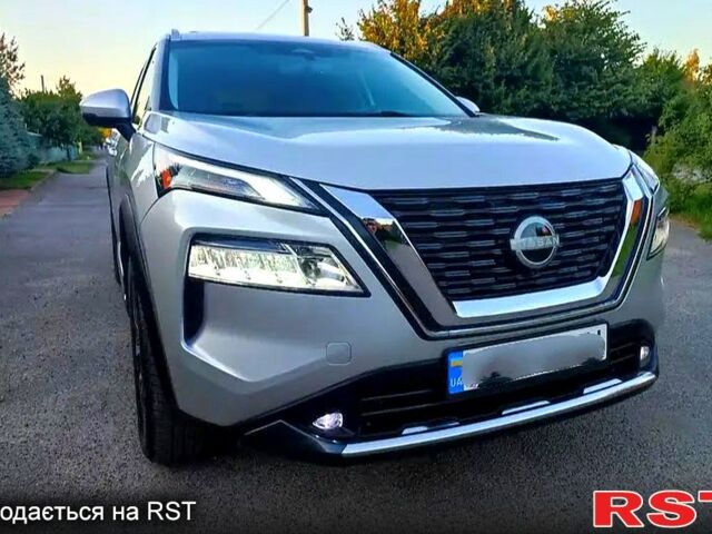 Серый Ниссан Rogue, объемом двигателя 1.5 л и пробегом 83 тыс. км за 25500 $, фото 1 на Automoto.ua