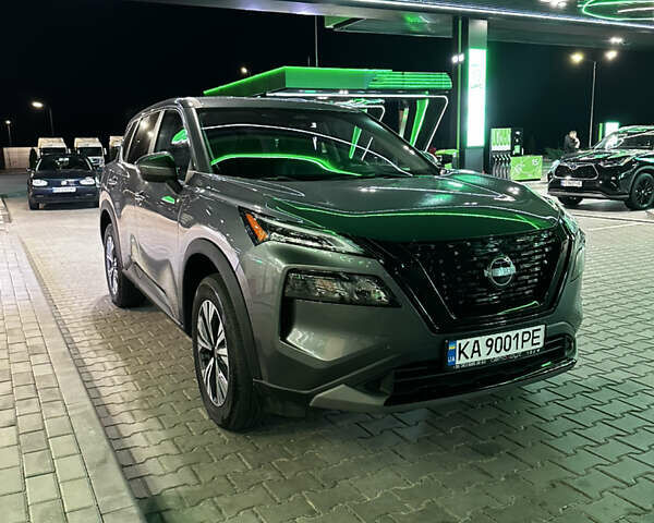 Серый Ниссан Rogue, объемом двигателя 1.5 л и пробегом 28 тыс. км за 25997 $, фото 1 на Automoto.ua