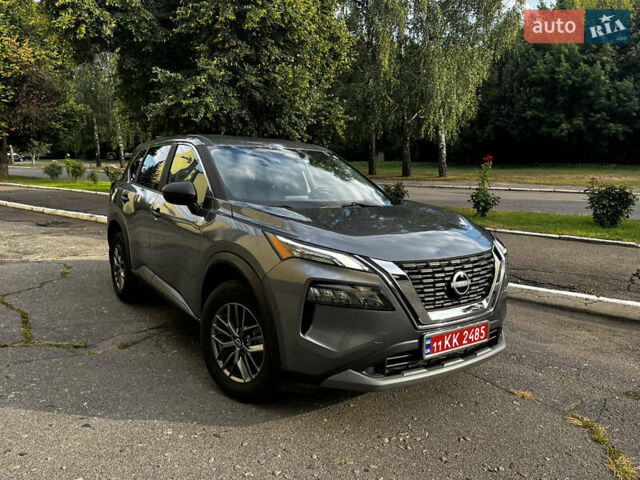 Серый Ниссан Rogue, объемом двигателя 1.5 л и пробегом 88 тыс. км за 25500 $, фото 1 на Automoto.ua