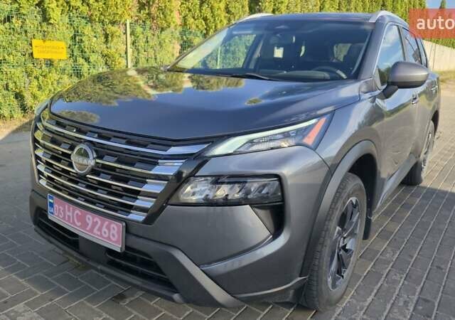 Серый Ниссан Rogue, объемом двигателя 1.5 л и пробегом 8 тыс. км за 26800 $, фото 1 на Automoto.ua