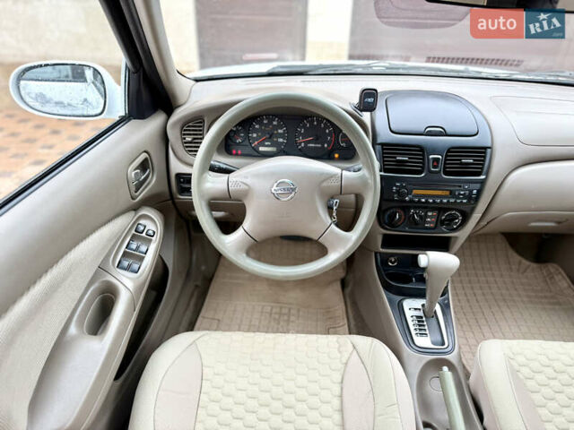 Белый Ниссан Сентра, объемом двигателя 1.8 л и пробегом 170 тыс. км за 5200 $, фото 1 на Automoto.ua