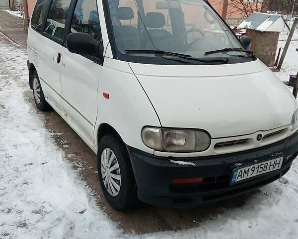 Белый Ниссан Серена, объемом двигателя 1.6 л и пробегом 300 тыс. км за 1750 $, фото 1 на Automoto.ua