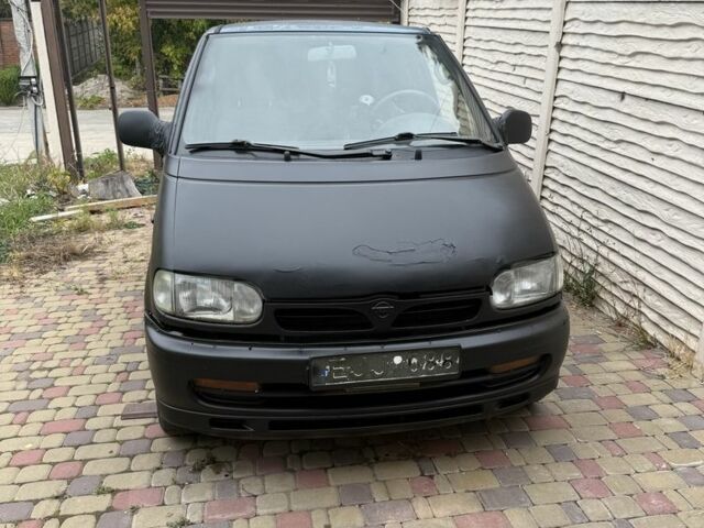 Черный Ниссан Серена, объемом двигателя 2 л и пробегом 400 тыс. км за 2000 $, фото 1 на Automoto.ua