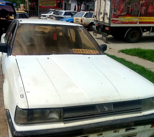 Белый Ниссан Скайлайн, объемом двигателя 1.8 л и пробегом 200 тыс. км за 1400 $, фото 1 на Automoto.ua