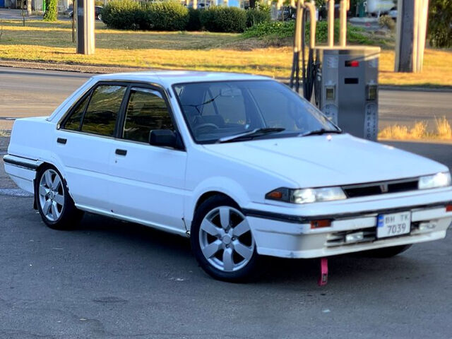 Белый Ниссан Скайлайн, объемом двигателя 1.7 л и пробегом 250 тыс. км за 1200 $, фото 1 на Automoto.ua