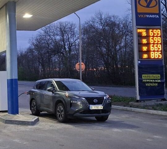 Серый Ниссан Спортс, объемом двигателя 1.5 л и пробегом 97 тыс. км за 18000 $, фото 1 на Automoto.ua