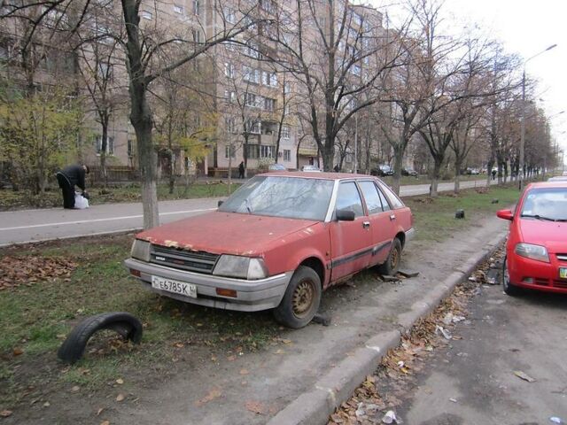 Червоний Ніссан Станза, об'ємом двигуна 2 л та пробігом 350 тис. км за 200 $, фото 1 на Automoto.ua