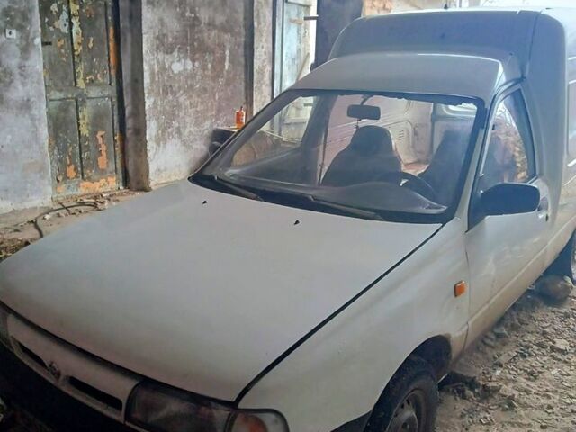 Білий Ніссан Санні, об'ємом двигуна 1.7 л та пробігом 300 тис. км за 1000 $, фото 1 на Automoto.ua