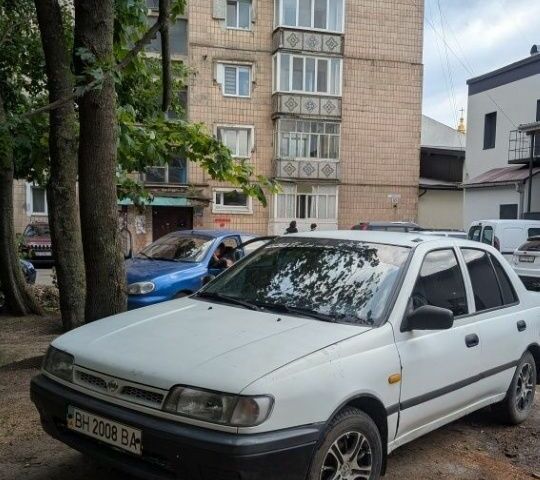 Білий Ніссан Санні, об'ємом двигуна 1.4 л та пробігом 320 тис. км за 1000 $, фото 1 на Automoto.ua