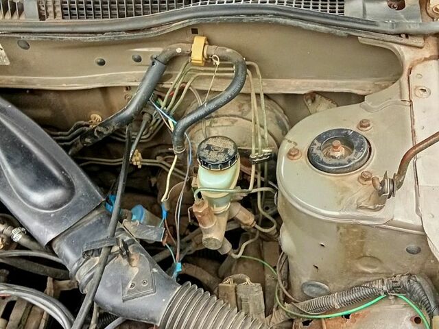 Сірий Ніссан Санні, об'ємом двигуна 1.6 л та пробігом 200 тис. км за 1200 $, фото 1 на Automoto.ua