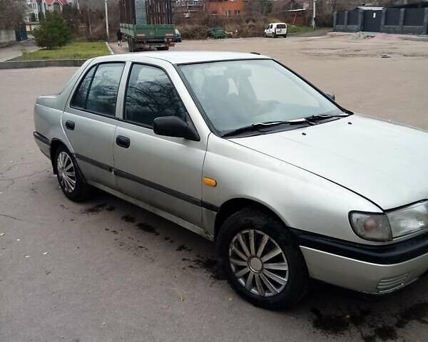 Серый Ниссан Санни, объемом двигателя 1.4 л и пробегом 370 тыс. км за 950 $, фото 1 на Automoto.ua