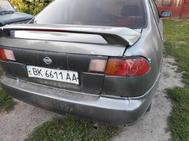 Серый Ниссан Санни, объемом двигателя 1.6 л и пробегом 999 тыс. км за 600 $, фото 1 на Automoto.ua
