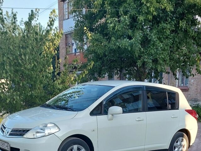 Белый Ниссан Тиида, объемом двигателя 1.5 л и пробегом 37 тыс. км за 7800 $, фото 1 на Automoto.ua