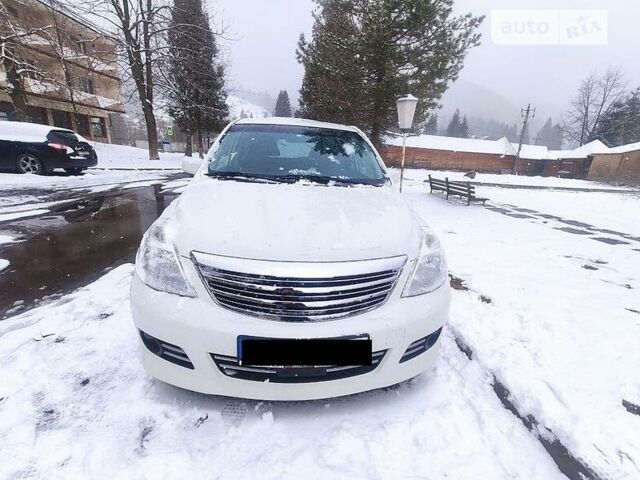 Белый Ниссан Тиида, объемом двигателя 1.5 л и пробегом 161 тыс. км за 5500 $, фото 1 на Automoto.ua