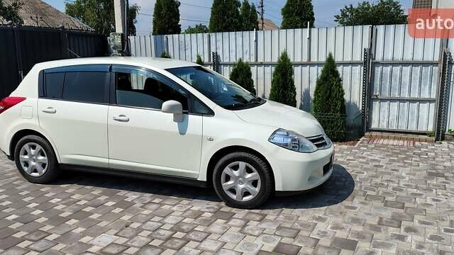 Белый Ниссан Тиида, объемом двигателя 1.5 л и пробегом 159 тыс. км за 8199 $, фото 1 на Automoto.ua