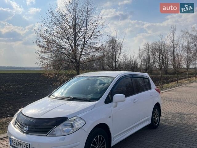 Белый Ниссан Тиида, объемом двигателя 1.6 л и пробегом 411 тыс. км за 5800 $, фото 1 на Automoto.ua