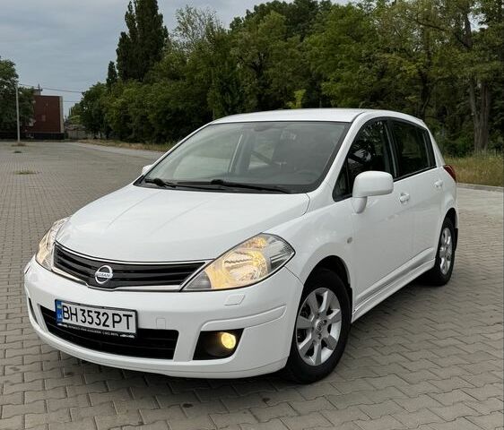 Білий Ніссан Тііда, об'ємом двигуна 1.6 л та пробігом 137 тис. км за 8506 $, фото 1 на Automoto.ua