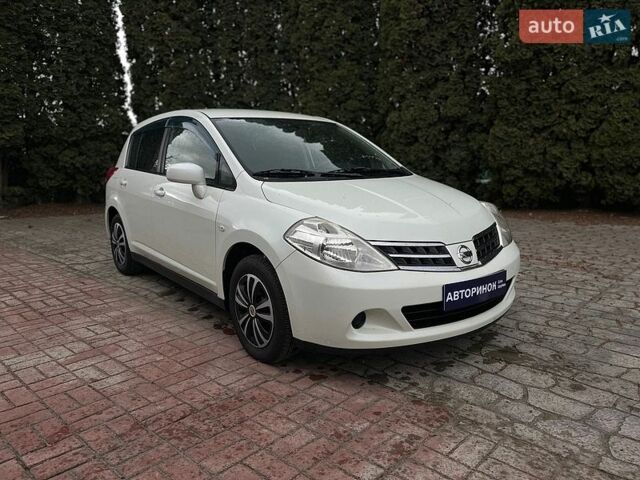 Белый Ниссан Тиида, объемом двигателя 1.5 л и пробегом 50 тыс. км за 8000 $, фото 1 на Automoto.ua
