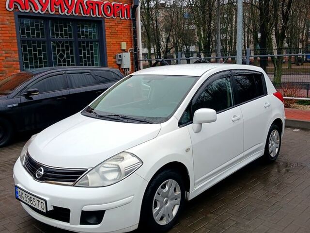 Белый Ниссан Тиида, объемом двигателя 1.6 л и пробегом 15700 тыс. км за 7300 $, фото 1 на Automoto.ua