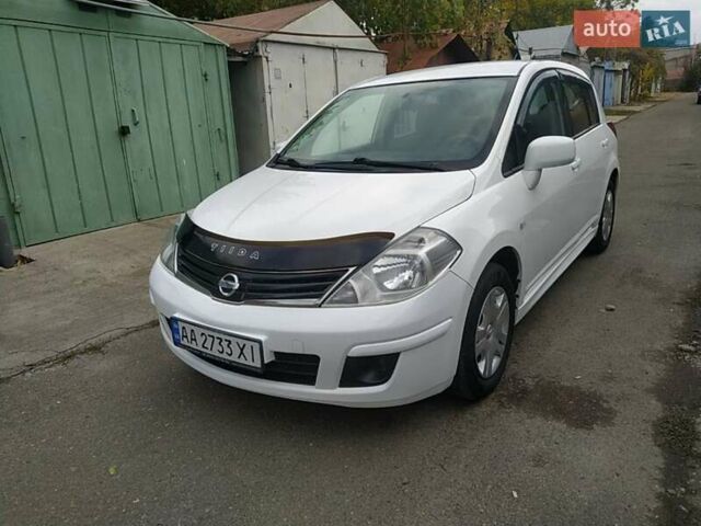 Белый Ниссан Тиида, объемом двигателя 1.6 л и пробегом 142 тыс. км за 6900 $, фото 1 на Automoto.ua