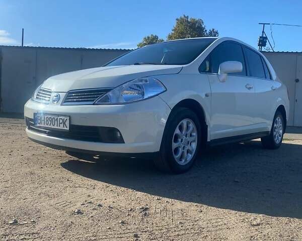 Белый Ниссан Тиида, объемом двигателя 1.6 л и пробегом 190 тыс. км за 4999 $, фото 1 на Automoto.ua