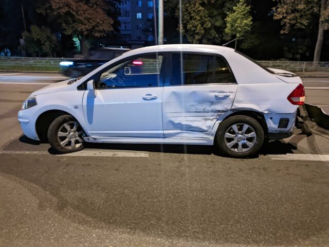 Білий Ніссан Тііда, об'ємом двигуна 1.6 л та пробігом 118 тис. км за 3345 $, фото 1 на Automoto.ua
