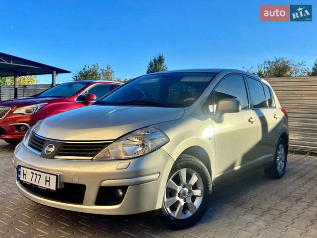 Бежевый Ниссан Тиида, объемом двигателя 1.6 л и пробегом 187 тыс. км за 6400 $, фото 1 на Automoto.ua