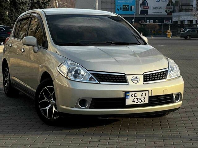 Бежевый Ниссан Тиида, объемом двигателя 1.6 л и пробегом 150 тыс. км за 6500 $, фото 1 на Automoto.ua