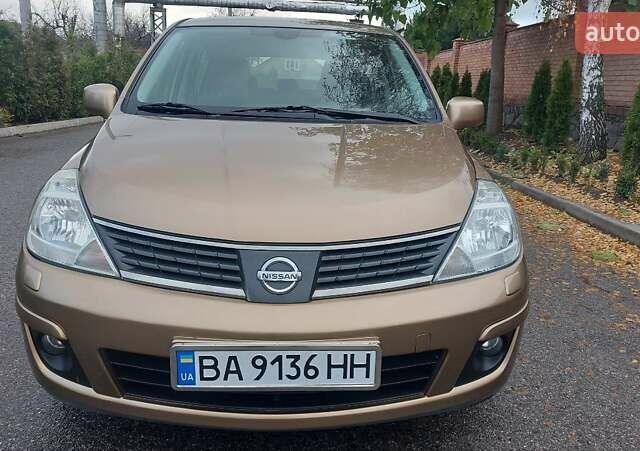 Бежевый Ниссан Тиида, объемом двигателя 1.6 л и пробегом 100 тыс. км за 6100 $, фото 1 на Automoto.ua