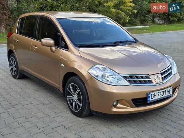 Бежевый Ниссан Тиида, объемом двигателя 1.6 л и пробегом 62 тыс. км за 7900 $, фото 1 на Automoto.ua