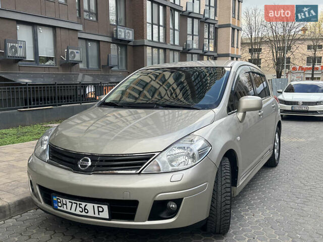 Бежевый Ниссан Тиида, объемом двигателя 1.6 л и пробегом 152 тыс. км за 6999 $, фото 1 на Automoto.ua