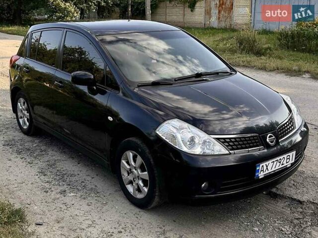 Черный Ниссан Тиида, объемом двигателя 1.6 л и пробегом 150 тыс. км за 5000 $, фото 1 на Automoto.ua