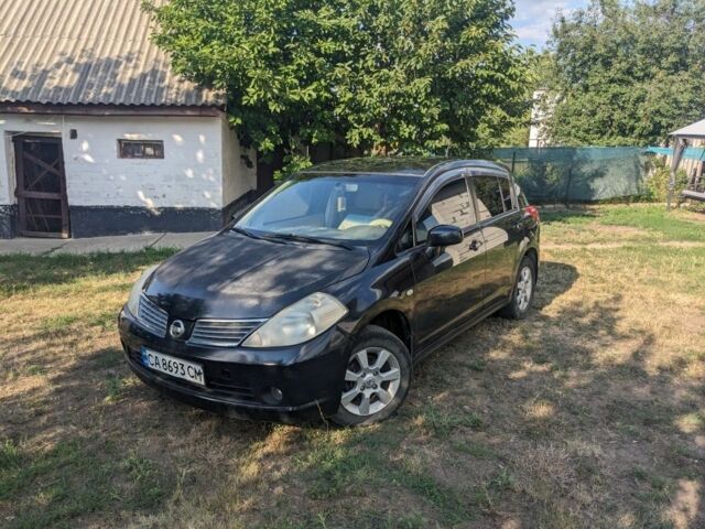 Черный Ниссан Тиида, объемом двигателя 1.6 л и пробегом 209 тыс. км за 4400 $, фото 1 на Automoto.ua