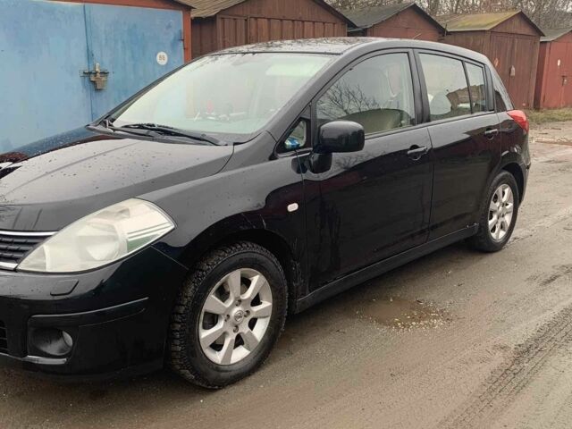 Черный Ниссан Тиида, объемом двигателя 1.5 л и пробегом 261 тыс. км за 5500 $, фото 1 на Automoto.ua