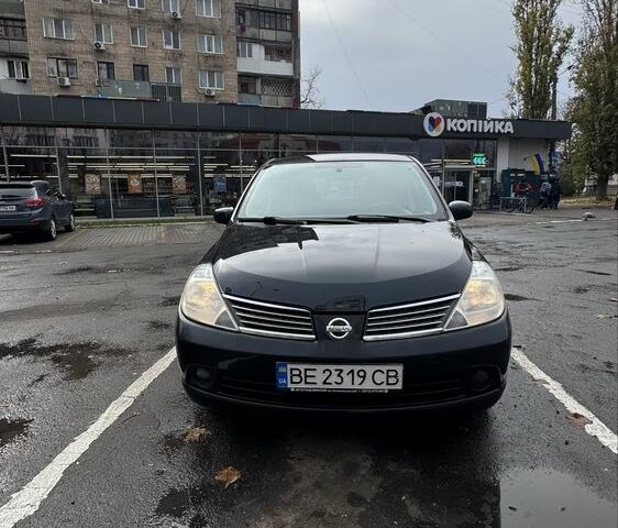 Черный Ниссан Тиида, объемом двигателя 1.6 л и пробегом 230 тыс. км за 5700 $, фото 1 на Automoto.ua